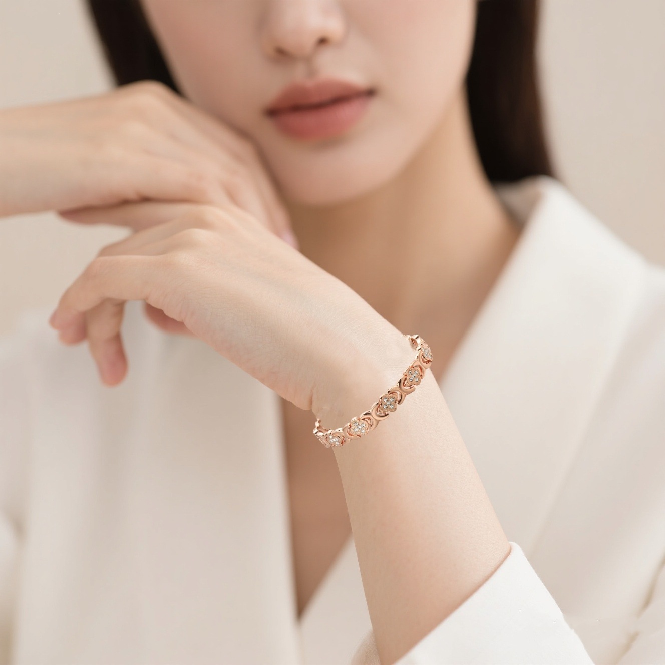 Gold New Fashion Lightweight Luxury Four-Leaf Clover Diamond Inlaid Bracelet view 3