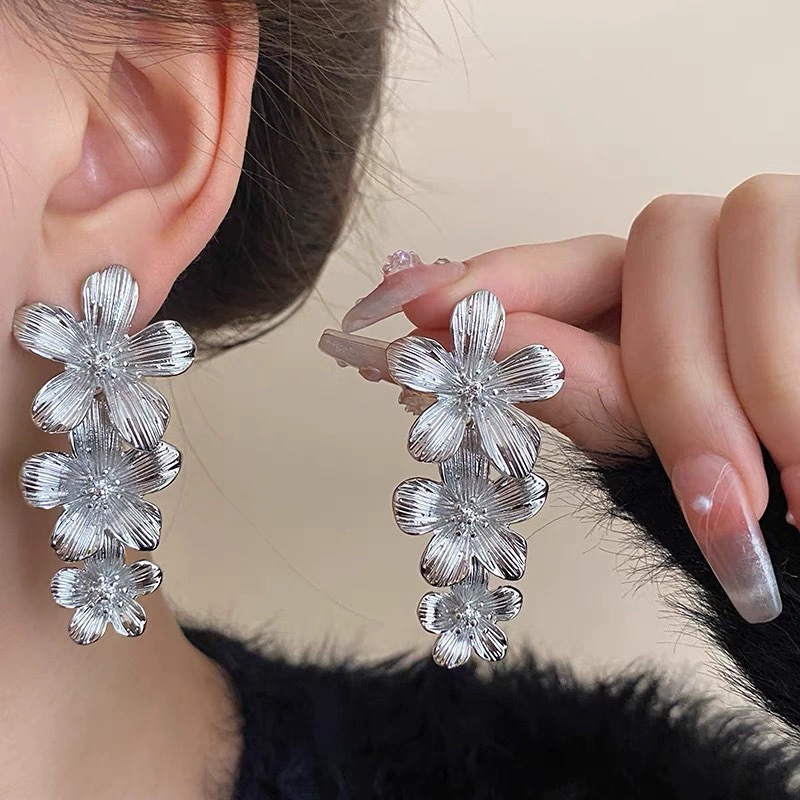 Sliver Textured Cascading Floral Statement Drop Earrings for Women view 2