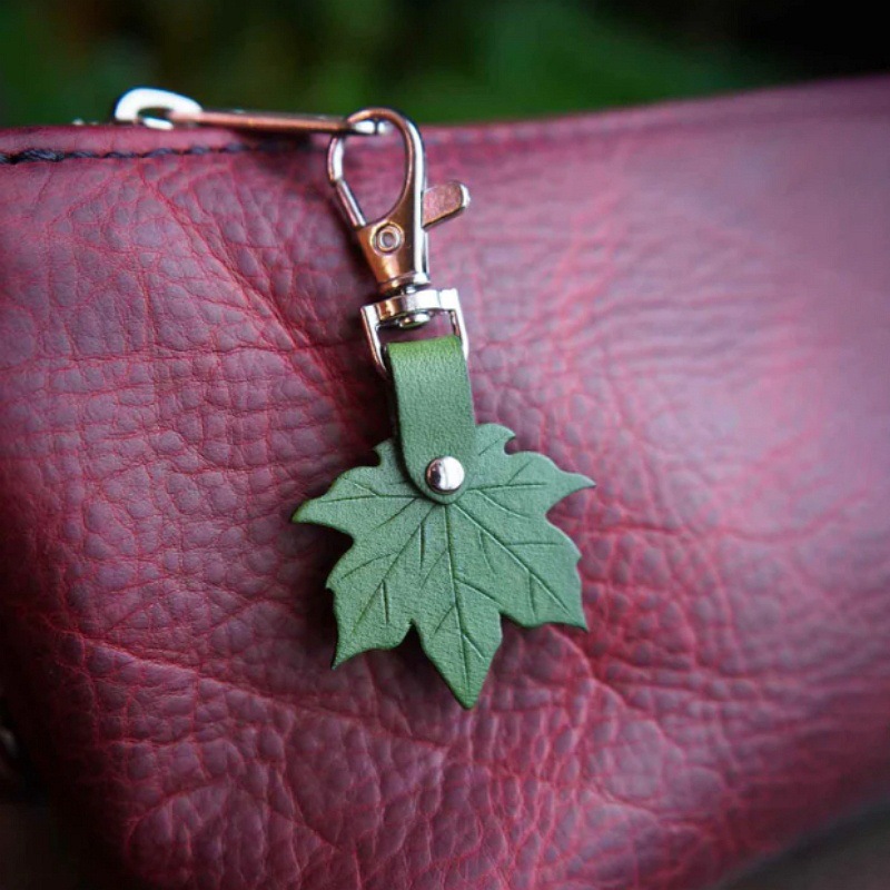 Red 3 Pack PU Leather Maple Leaf Keychain Set Vintage Style Autumn Leaf view 2