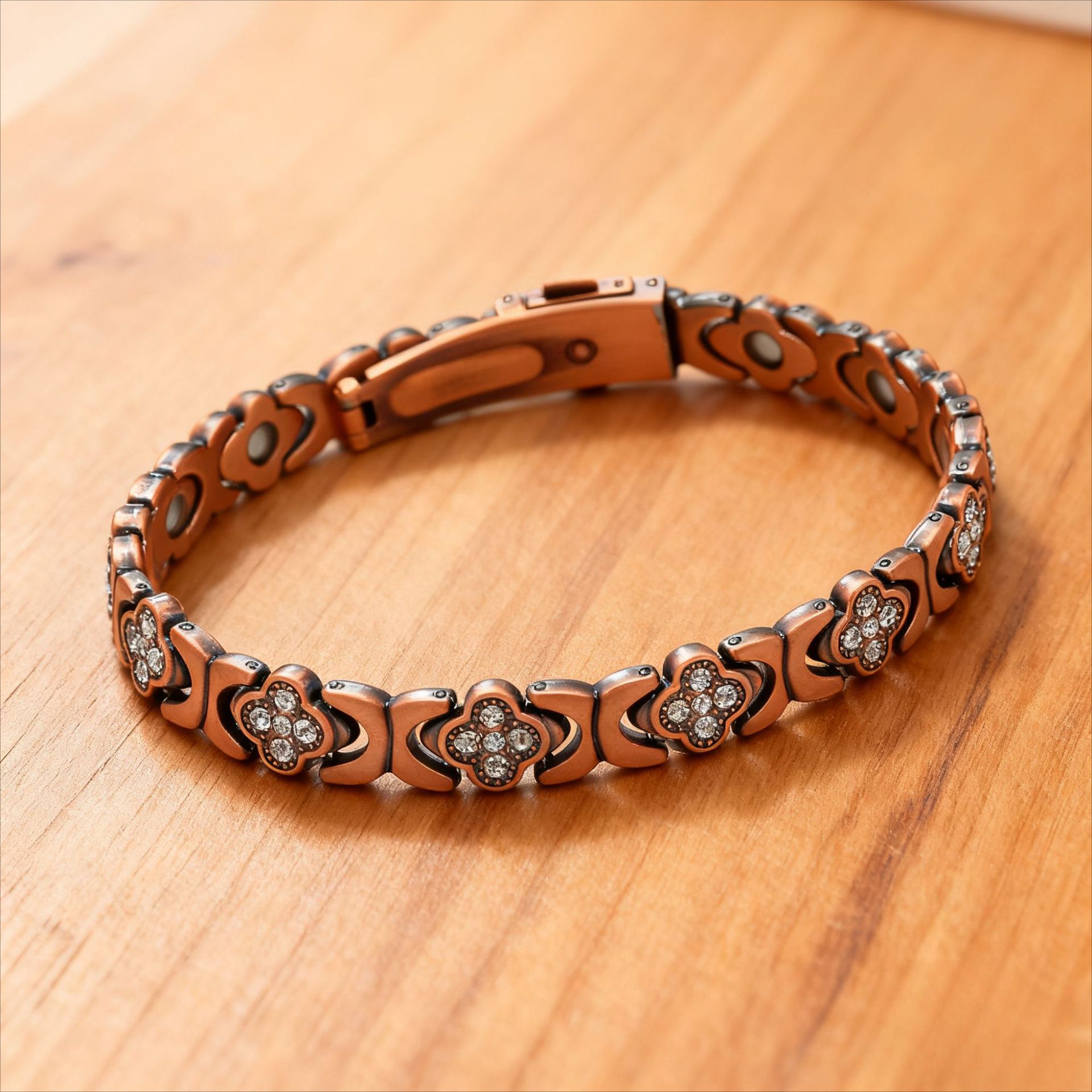 Antique bronze brushed finish New Fashion Lightweight Luxury Four-Leaf Clover — image 1