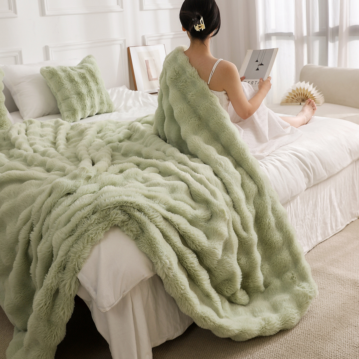 Green Luxury Tuscany Fleece Rabbit Fur Bubble Blanket (180 x 200 CM) view 2
