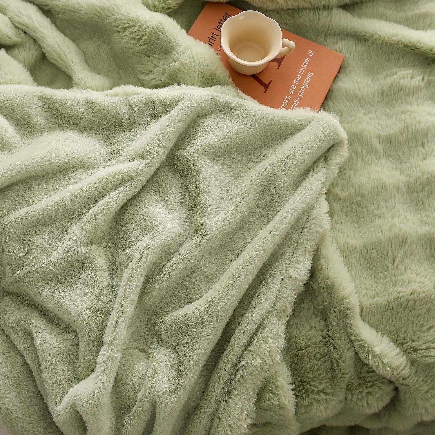 Green Luxury Tuscany Fleece Rabbit Fur Bubble Blanket (180 x 200 CM) view 3
