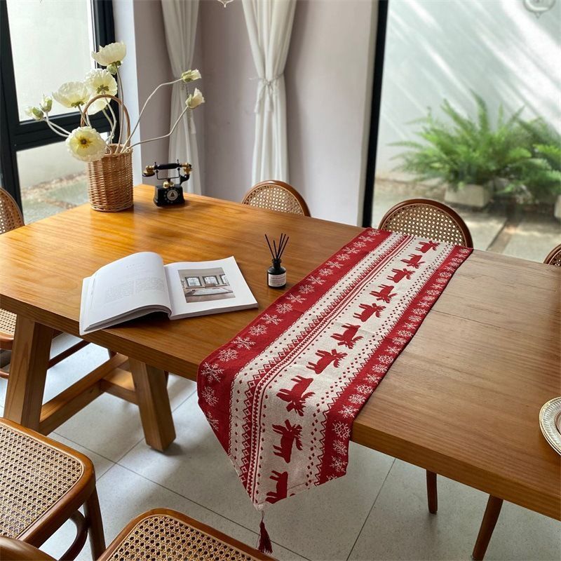 Stylish Christmas Table Runner — image 1