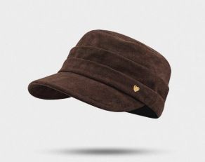 Small Badge Heart Suede‑Feel Peaked Cap