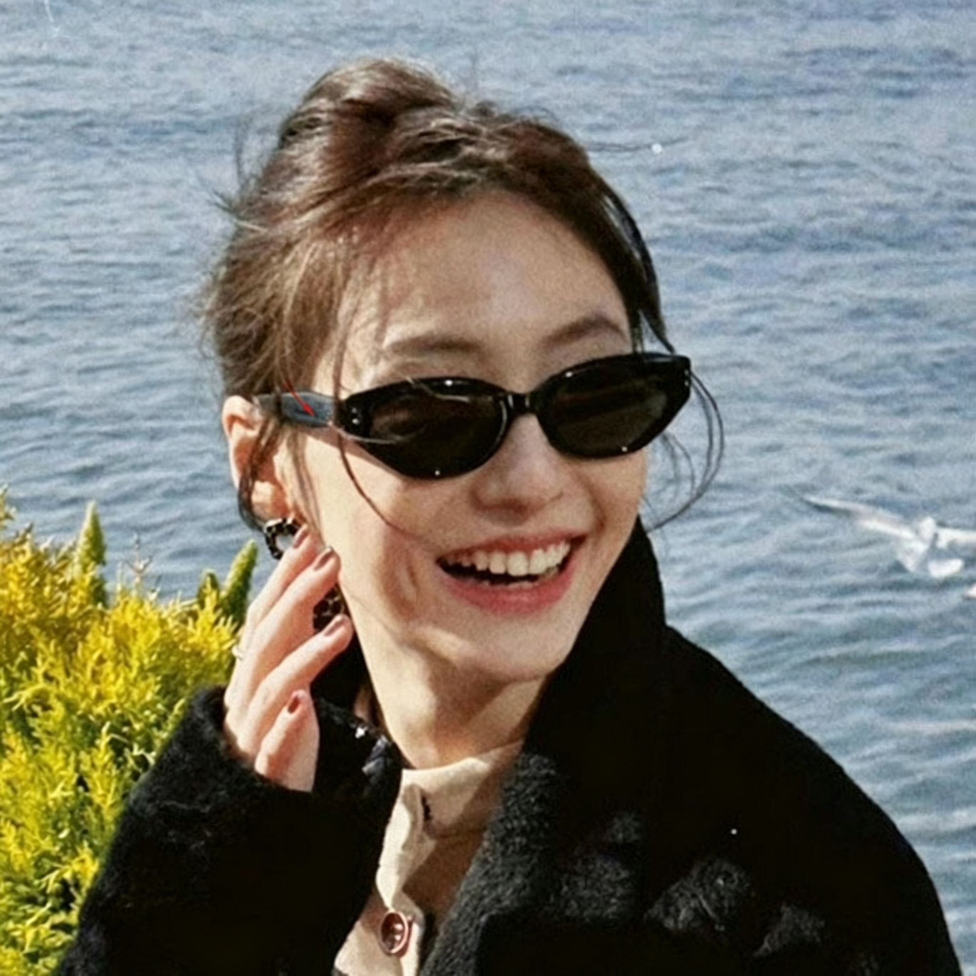 T05 Black Frame Gray Lens — image 1