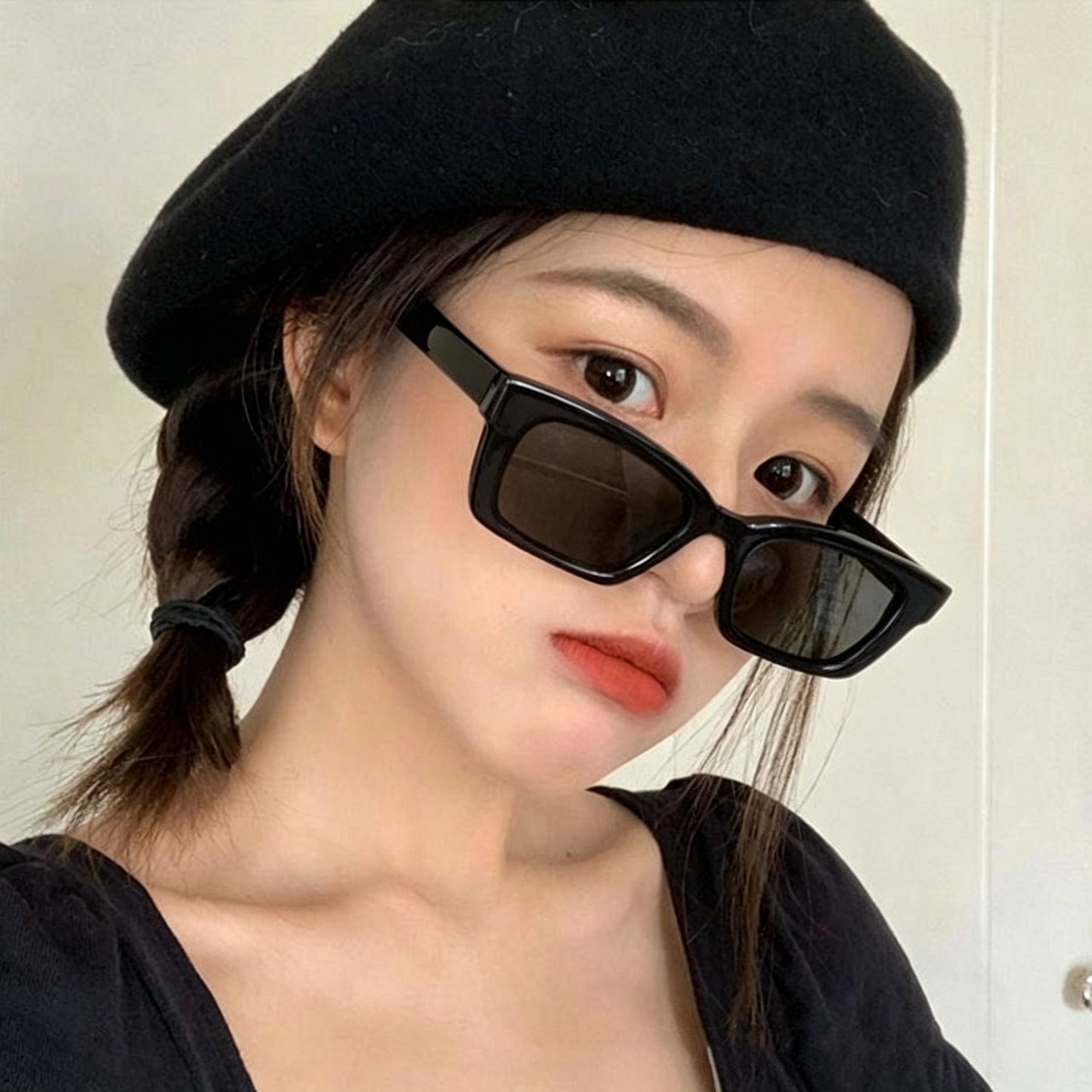 Q1 Black Frame Gray Lens — image 1