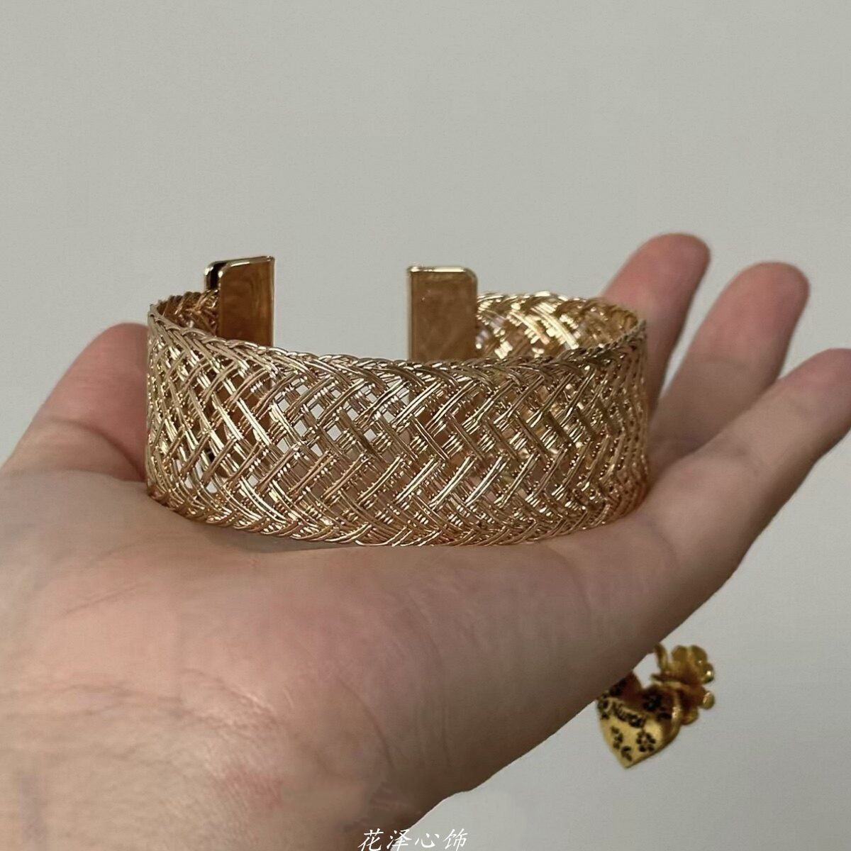 Trendy Stacking Bangle | Halloween Party Jewelry Gift | Elegant Wide‑Edge