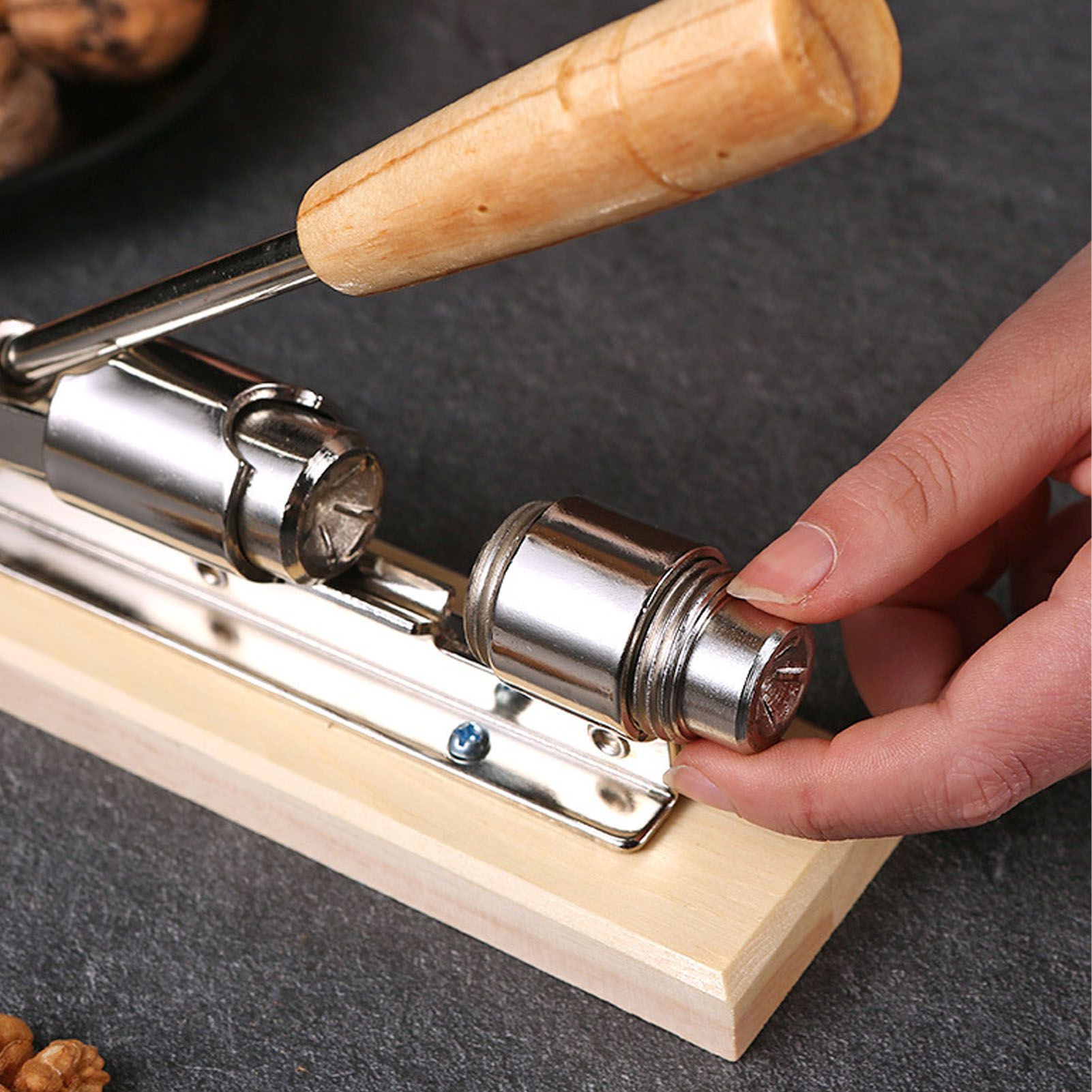 Nut Opener Comfortable Handle Mechanical Desktop Manual Whole Grain Peeling view 11