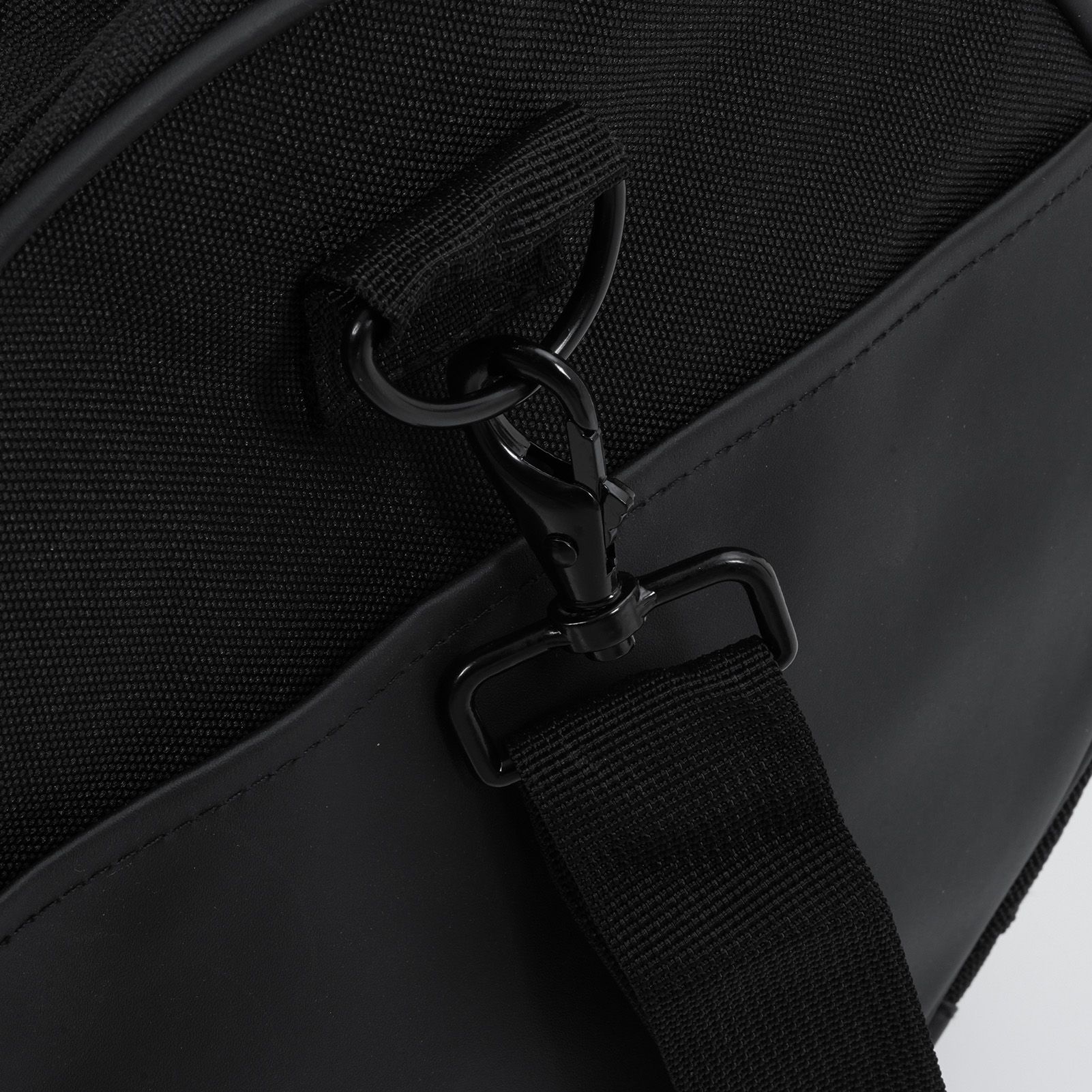Sports Gym Bag Black Color Cylinder Shape Rain Proof Multifunctional Travel view 5