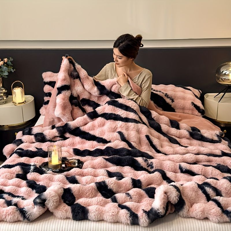 Class A Rabbit Fur Blanket Thickened Blanket Warm Blanket Home Decor Blanket view 2