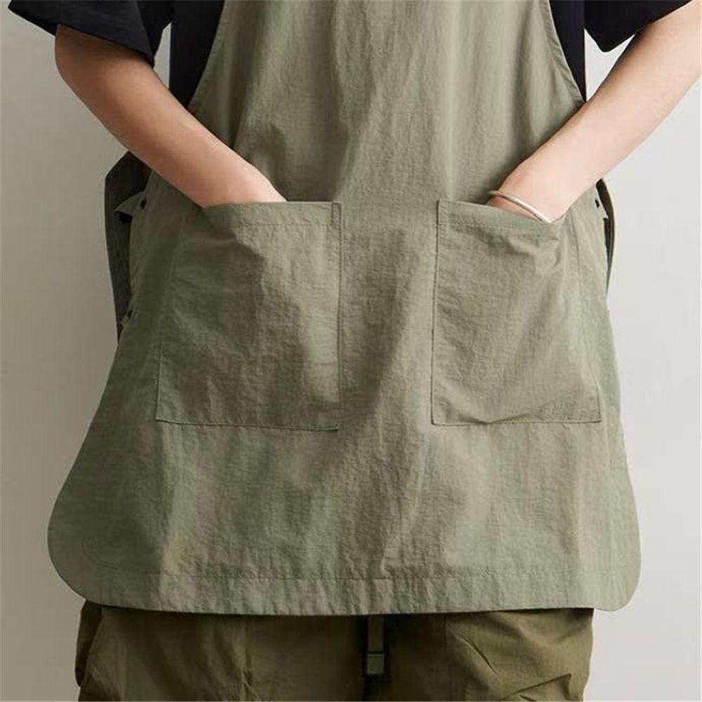 Ladies' apron - a pocket sized apron that is perfect for flower shops and kitchens view 2