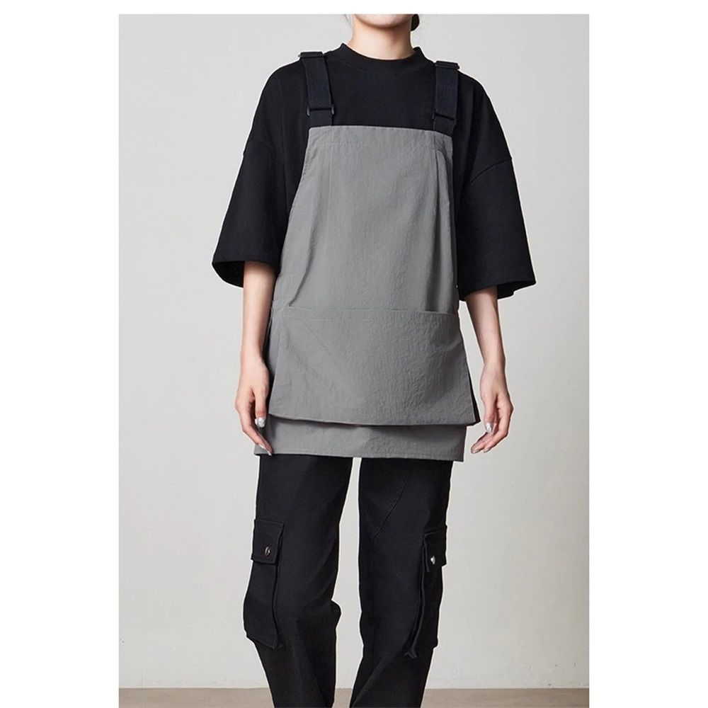 apron with Two Practical Front Pockets view 4