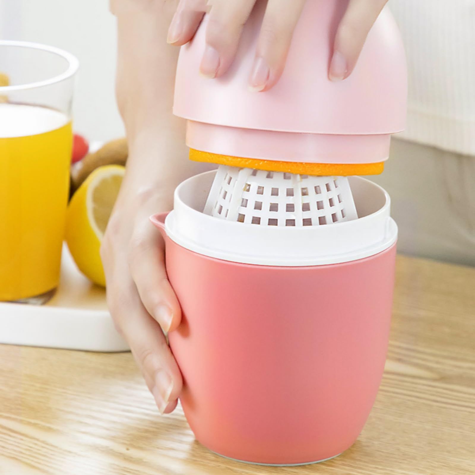 Citrus manual juicer simple manual lemon juicer small portable lime juicer cup view 3