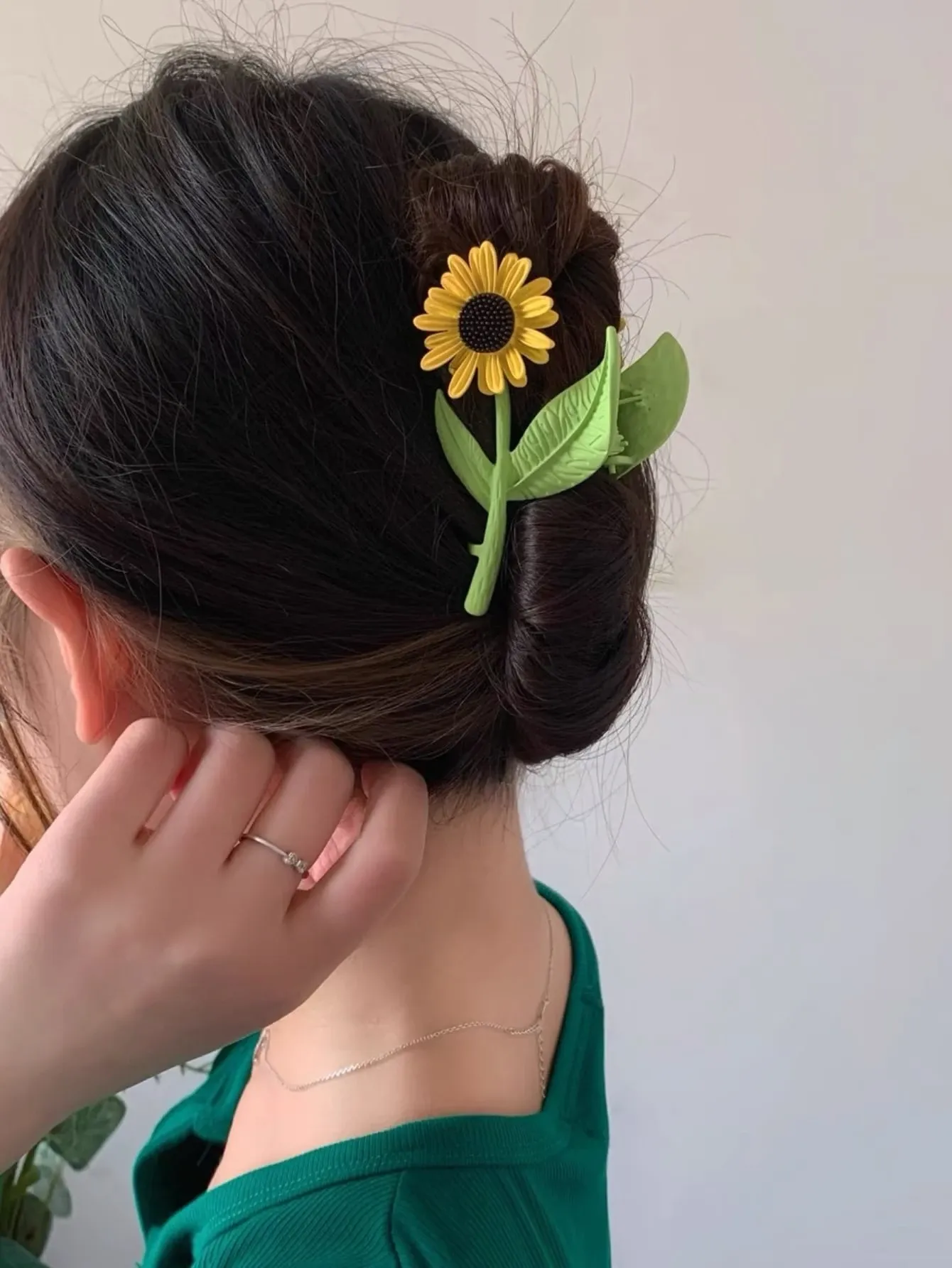 2Pcs Set Fashionable Sunflower Tulip Flower Shaped Metal Painted Hair Claw view 4