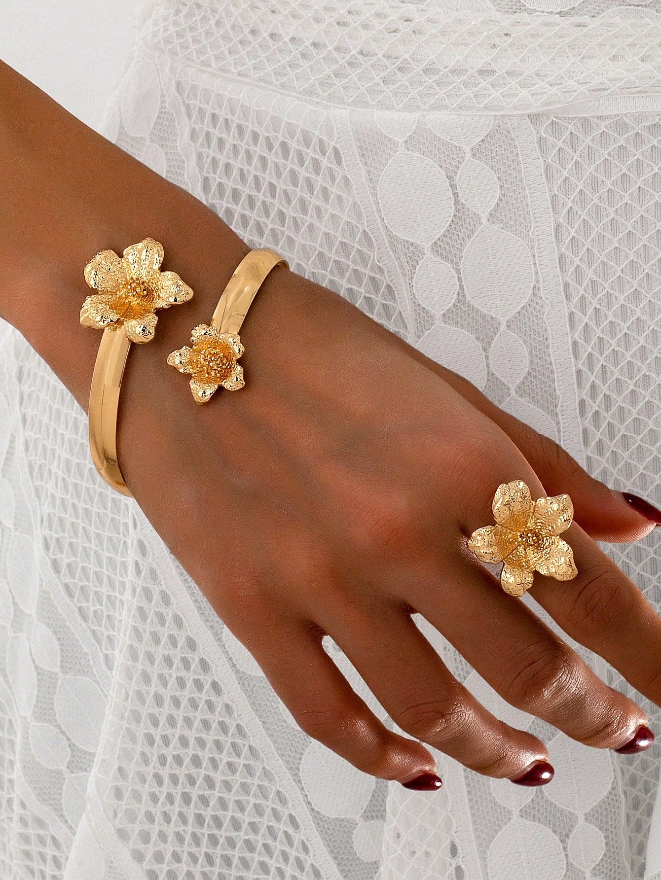 2Pcs Set - Vintage Elegant Floral Bracelet Ring Jewelry Set For Women Suitable — image 1