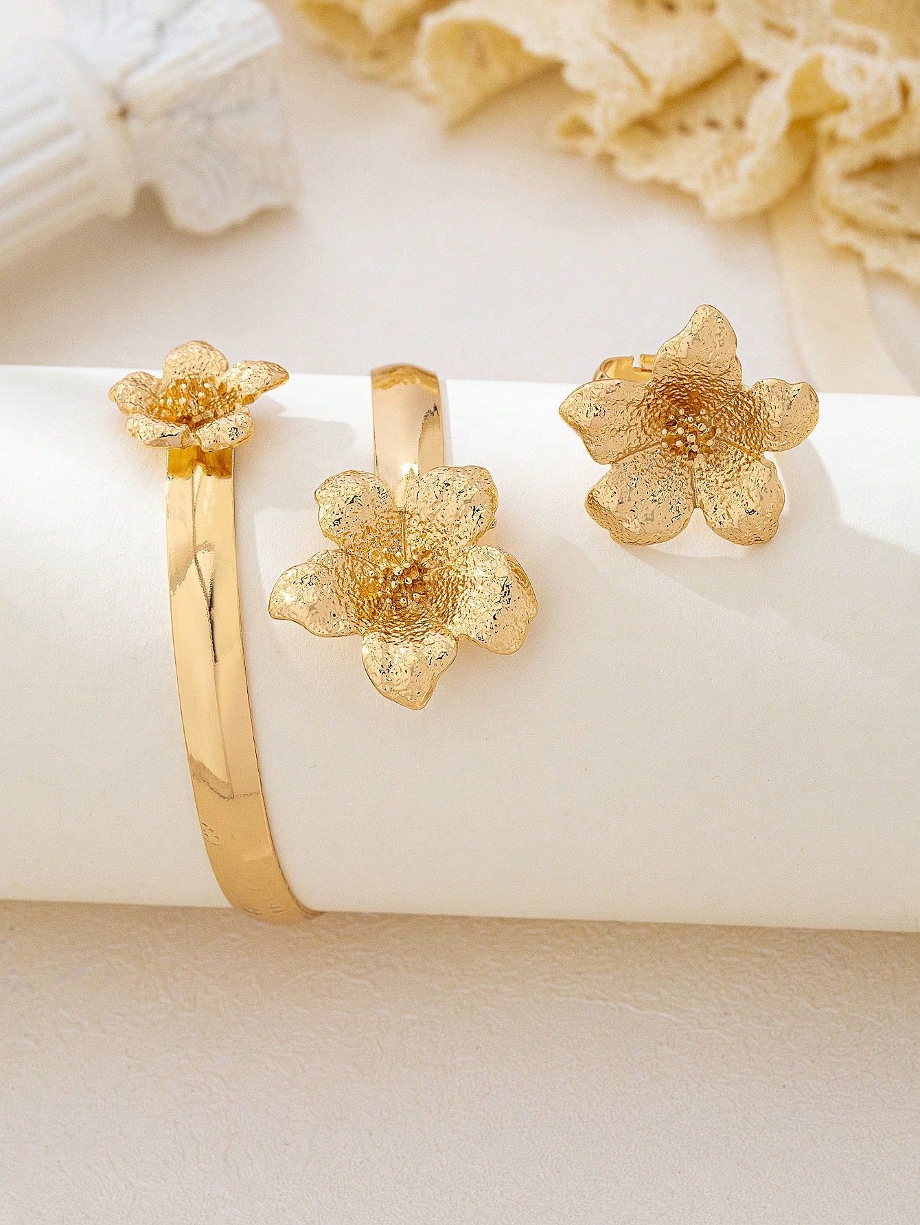 2Pcs Set - Vintage Elegant Floral Bracelet Ring Jewelry Set For Women Suitable view 4