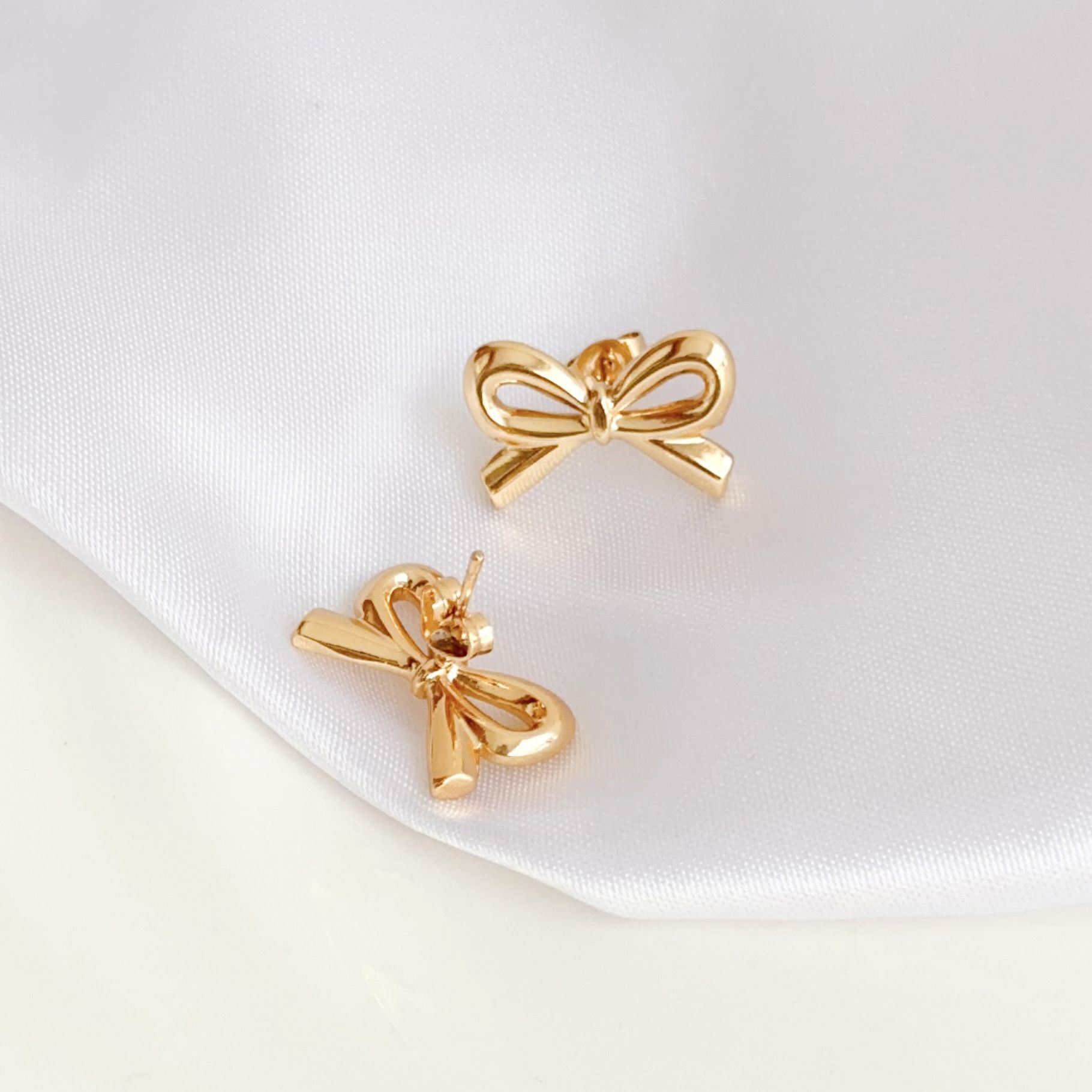 Delicate Simple Twist Rope Cable Ribbon Birthday Present Bow Stud Earrings view 3