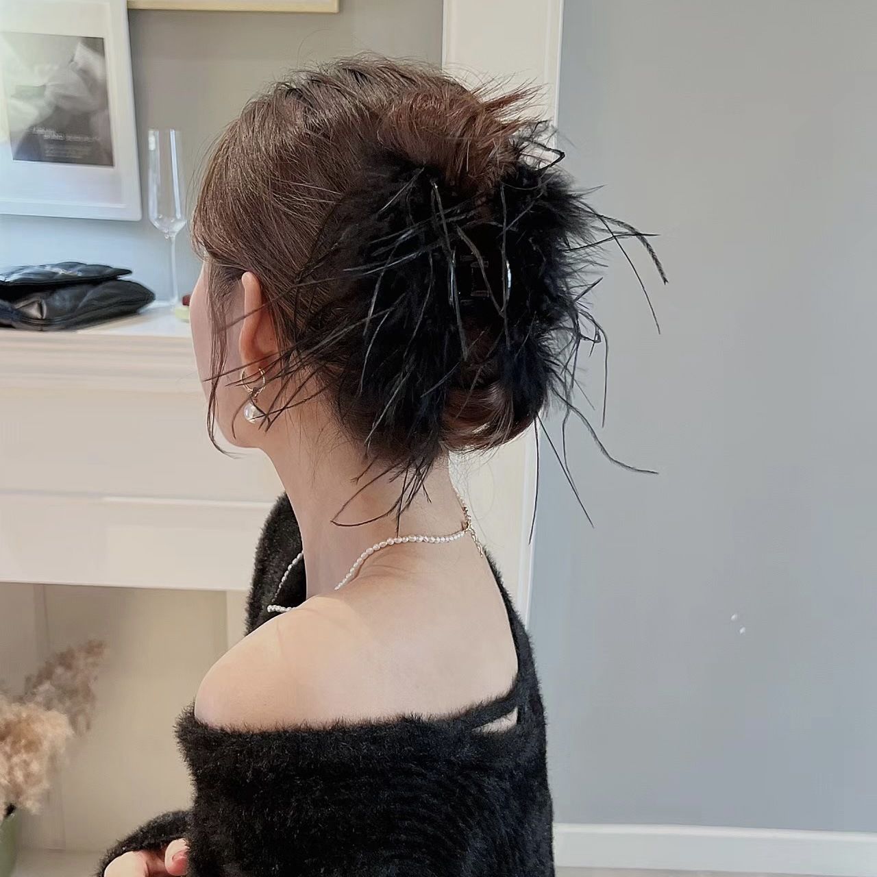 Black Feather Hair Clip Ostrich Fluffy Fur Hair Claw Ponytail Shark Clip for view 2