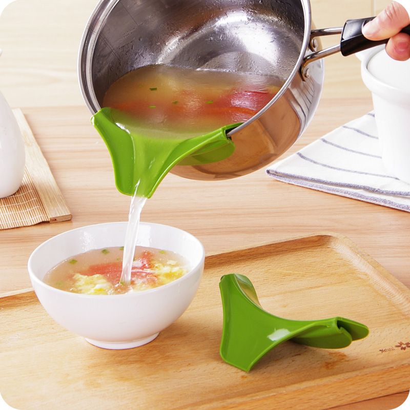 2pcs Kitchen Funnel Creative Anti-spill Silicone Slip on Pour Soup Spout view 5