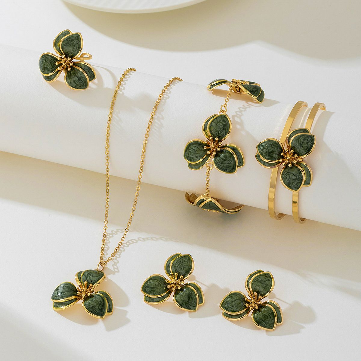 Green Floral Enamel Jewelry Set – Five-Piece Alloy Accessory Collection with view 2