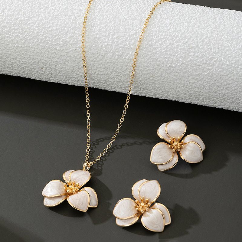 White Floral Enamel Jewelry Set – Five-Piece Alloy Accessory Collection with view 4