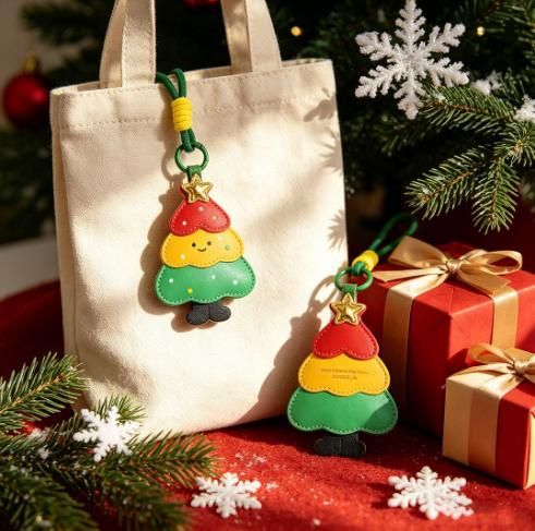 2-Piece Christmas Tree Shaped PU Leather Keychains – Cute Holiday Bag view 5