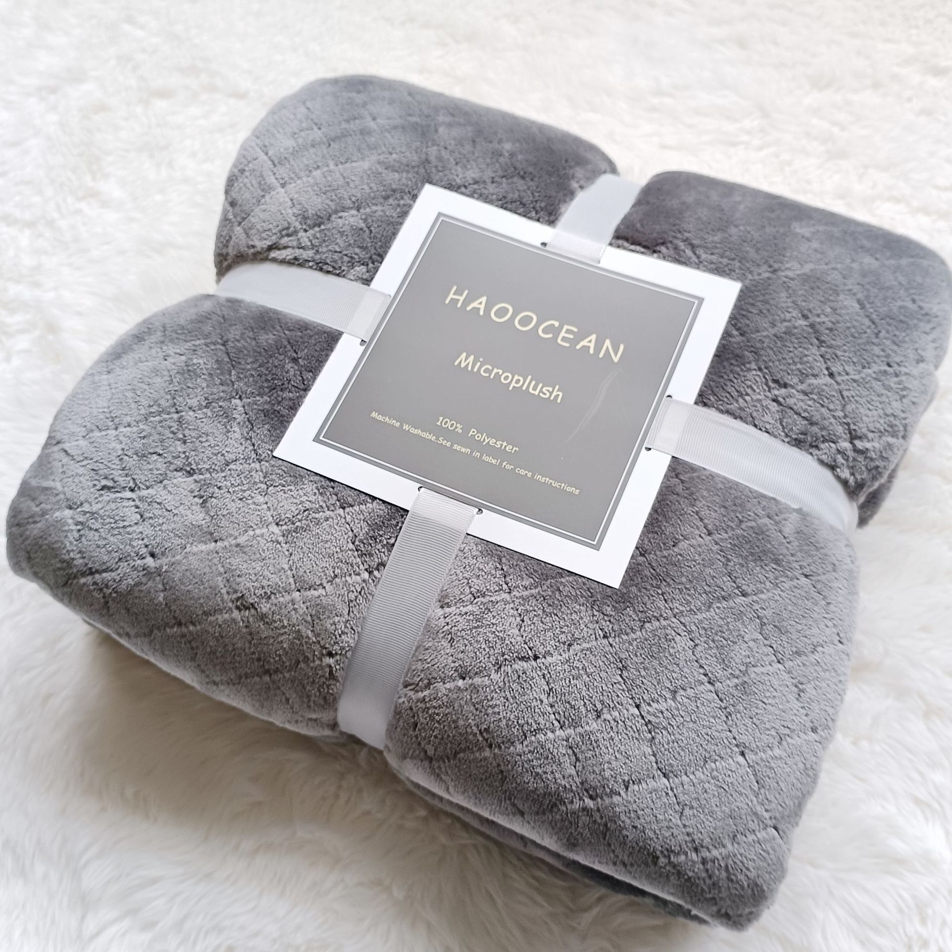 Grey 130*150cm Flannel Fleece Blanket - Quilted Diamond Pattern — image 1
