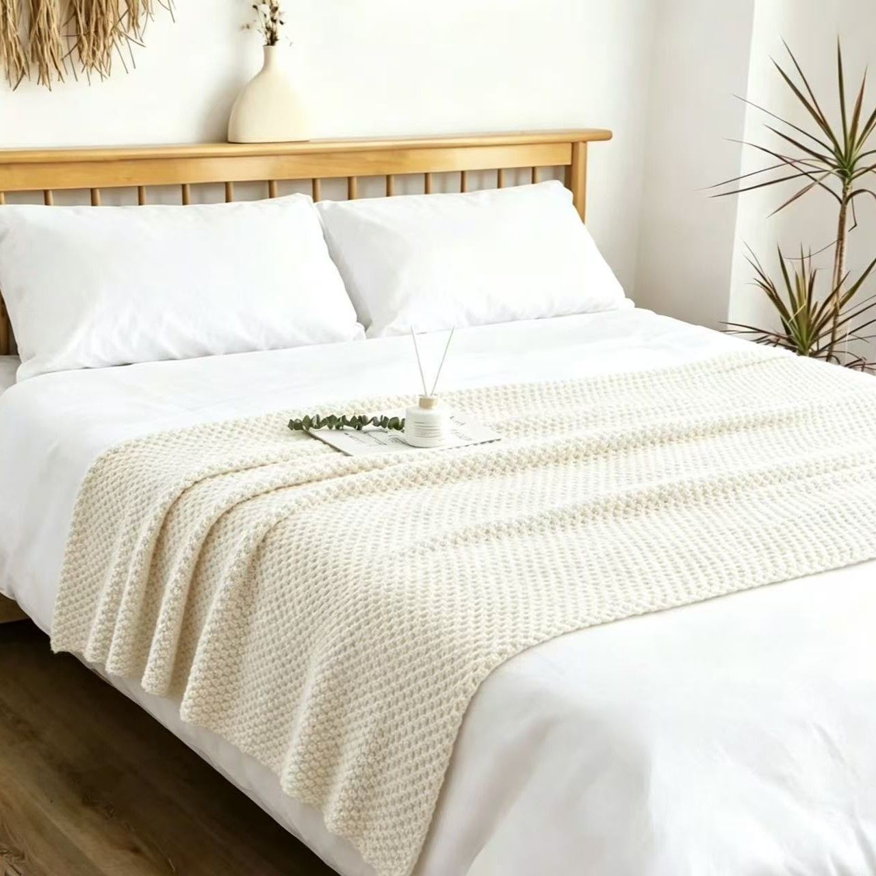 Off-white 130*170cm Nordic Style Tassel Knit Throw Blanket - Soft Polyester — image 1