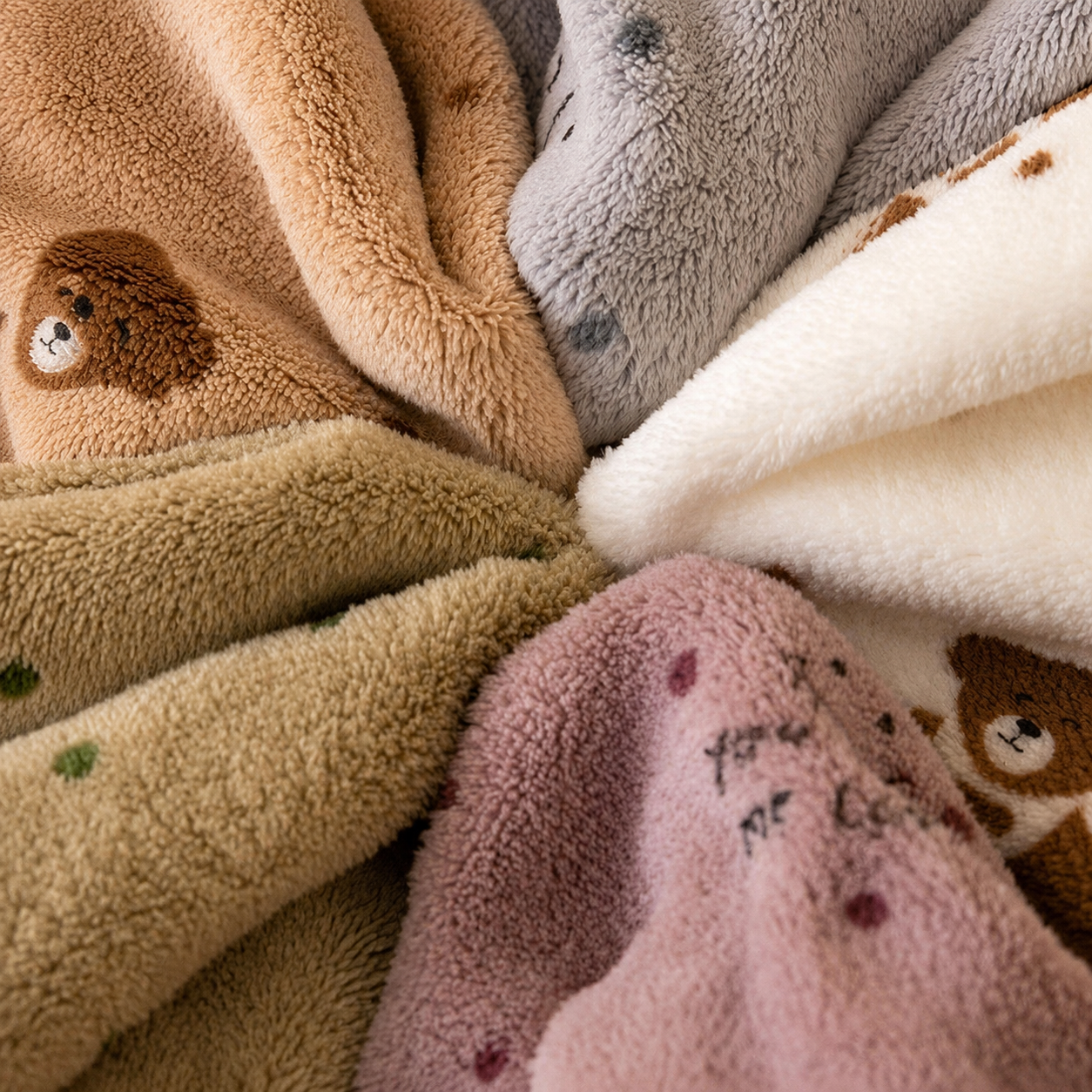 5 Mixed Colors Soft Absorbent Towel Set - Bear Print Face and Bath Towels with view 4